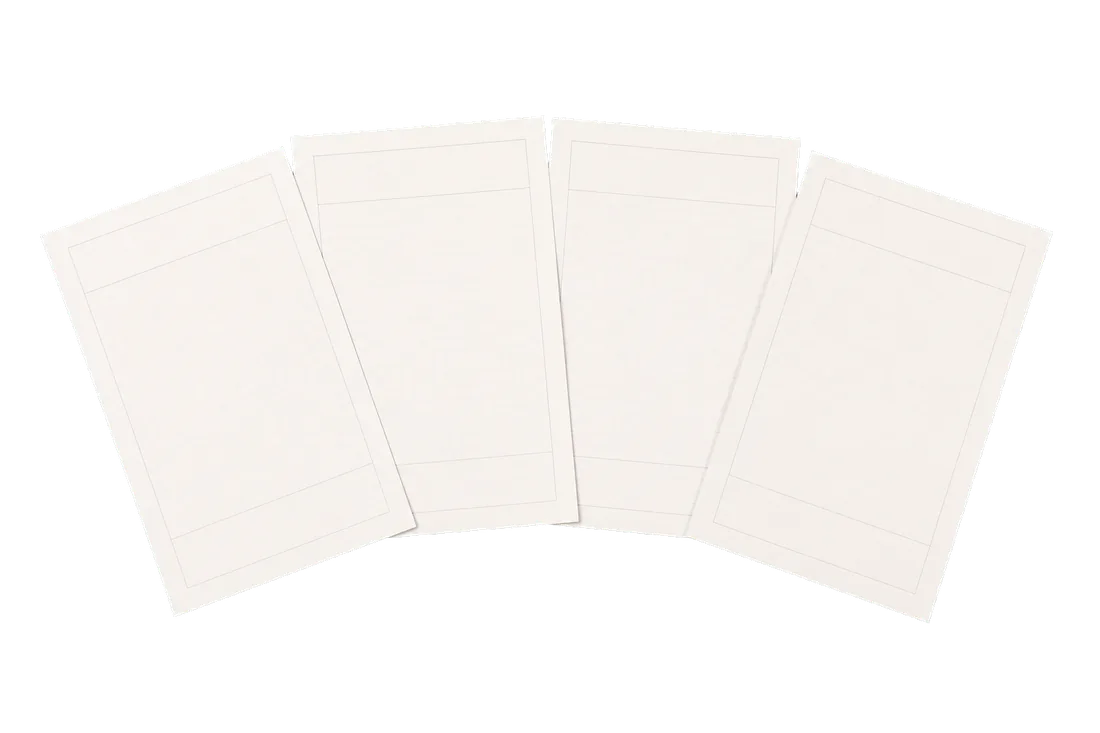Quatro folhas impressas espalhadas em leque sobre a mesa